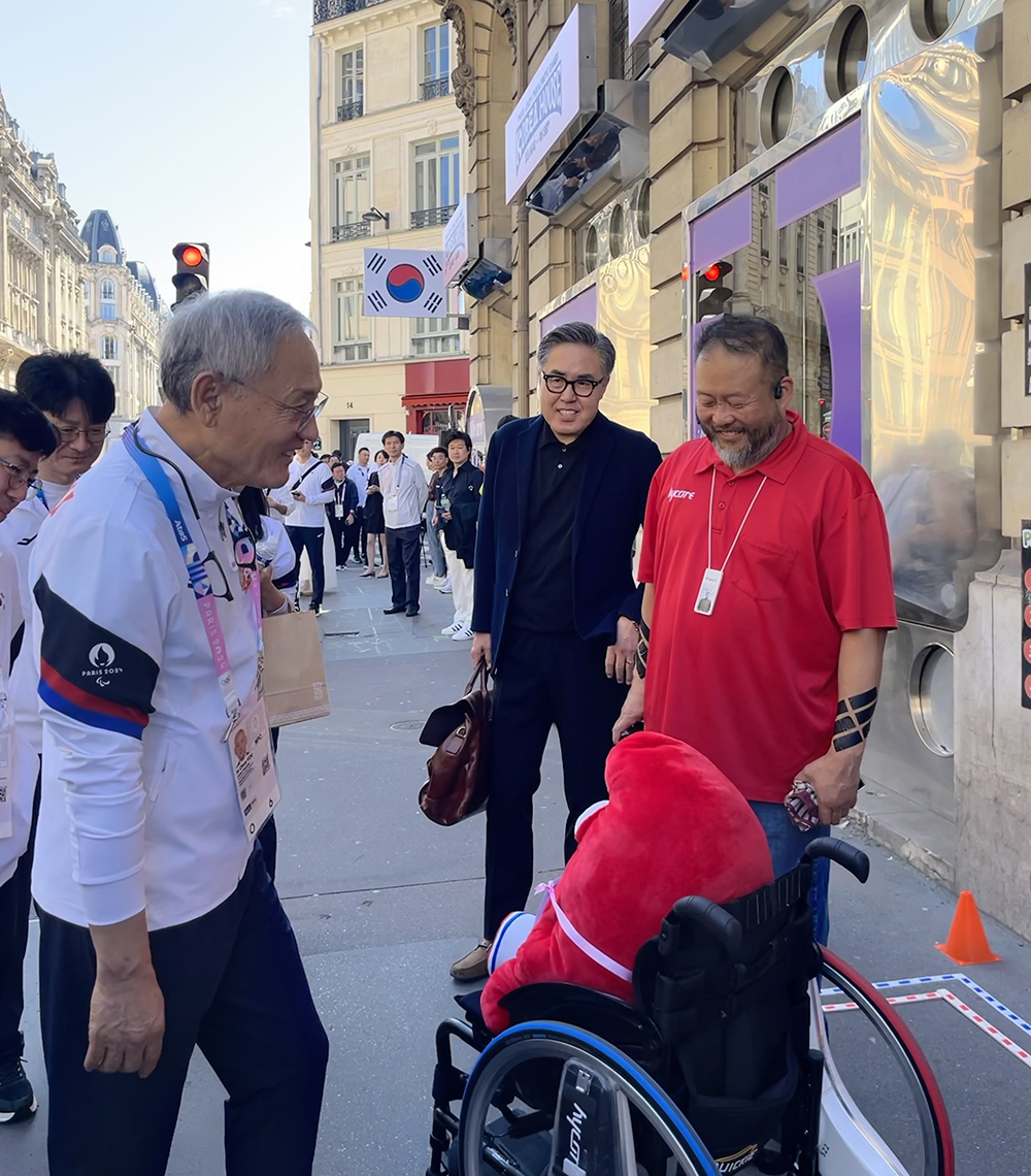 ceos_of_model_solution_and_hycore_meet_korean_minister_of_culture_yu_in_chon_leftmost_at_the_korea_house_during_the_paris_2024_paralympic_games